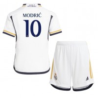 Real Madrid Luka Modric #10 Replika babykläder Hemmaställ Barn 2023-24 Kortärmad (+ korta byxor)